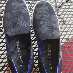 Rothys sneakers in gray camo size 8
